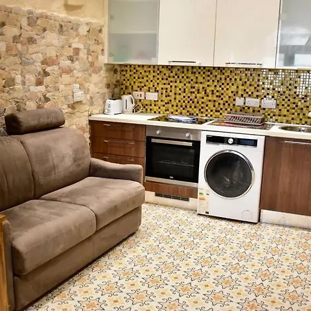 Centre Pied-a-terre Near Food Market And Walking Distance To Bus Terminus La Valeta