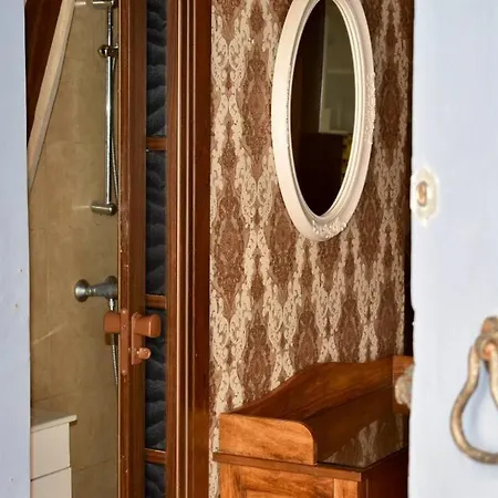Apartmán Centre Pied-a-terre Near Food Market And Walking Distance To Bus Terminus