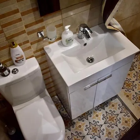 דירה Centre Pied-a-terre Near Food Market And Walking Distance To Bus Terminus *