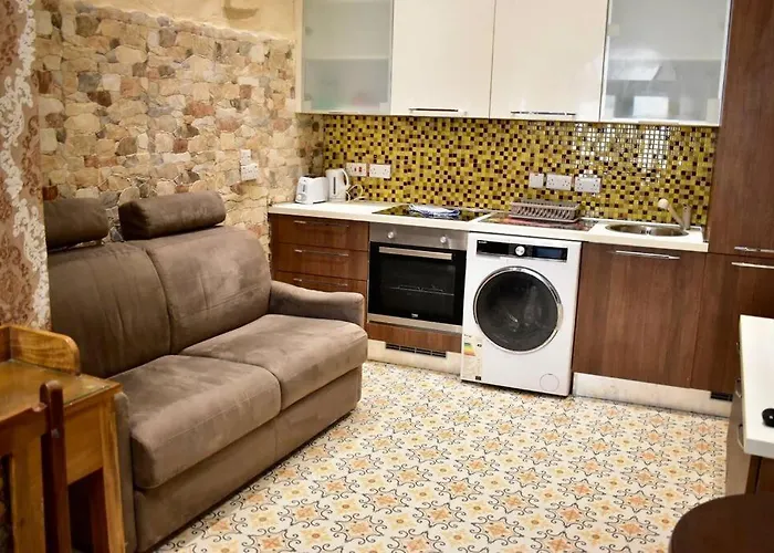 Centre Pied-a-terre Near Food Market And Walking Distance To Bus Terminus Valletta