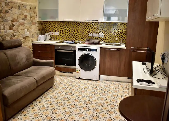 Centre Pied-a-terre Near Food Market And Walking Distance To Bus Terminus Apartment Valletta