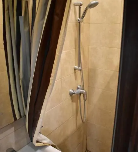 Apartament Centre Pied-a-terre Near Food Market And Walking Distance To Bus Terminus