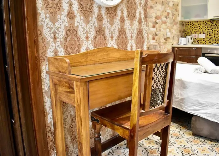 Centre Pied-a-terre Near Food Market And Walking Distance To Bus Terminus Valletta