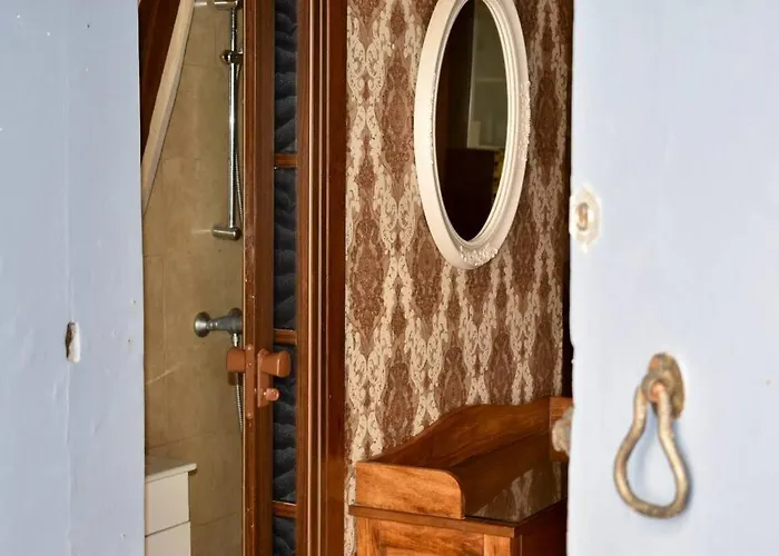 Apartament Centre Pied-a-terre Near Food Market And Walking Distance To Bus Terminus