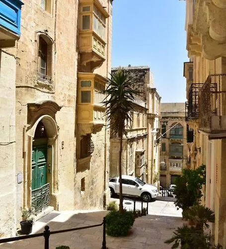 Centre Pied-a-terre Near Food Market And Walking Distance To Bus Terminus